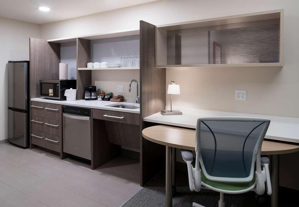 Home2 Suites By Hilton Cape Canaveral Cruise Port Номер фото