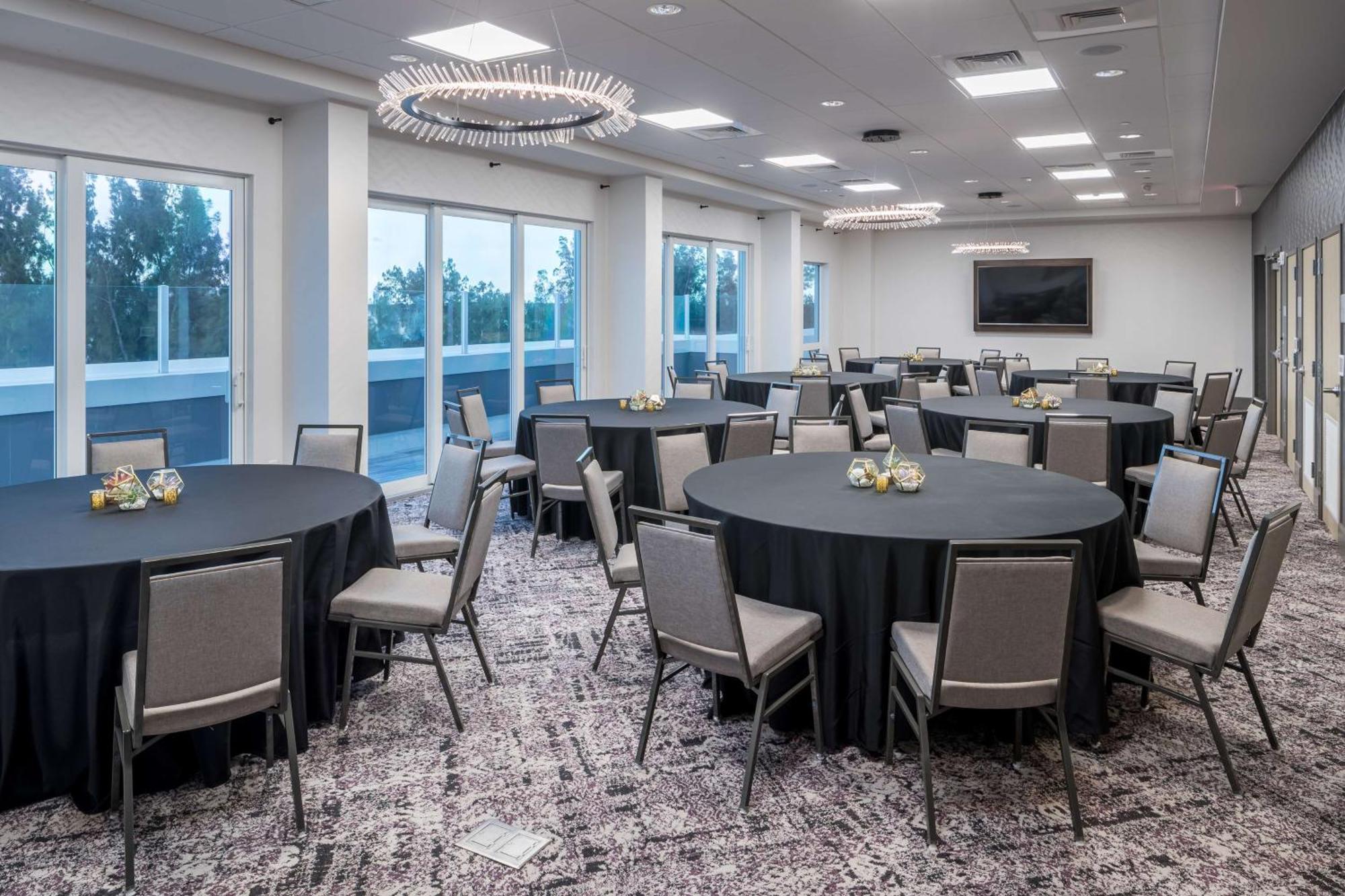 Home2 Suites By Hilton Cape Canaveral Cruise Port Экстерьер фото